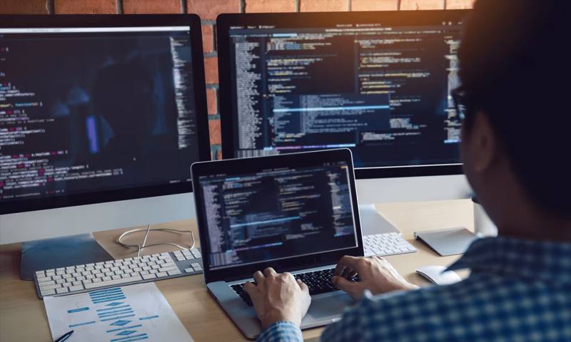 数据科学选型：R与Python如何赋能工布江达县网站建设？